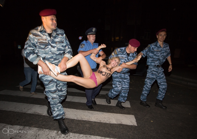 Активистки FEMEN против А. Лукашенко