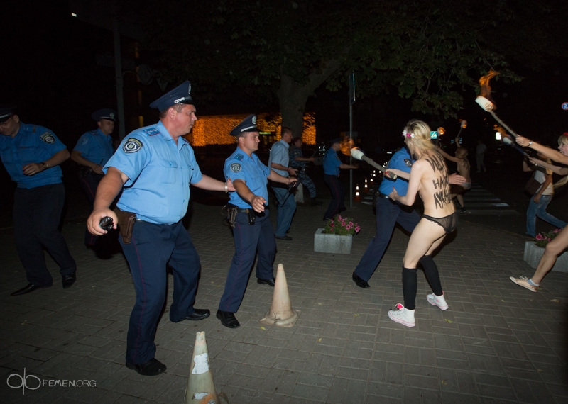 Активистки FEMEN против А. Лукашенко
