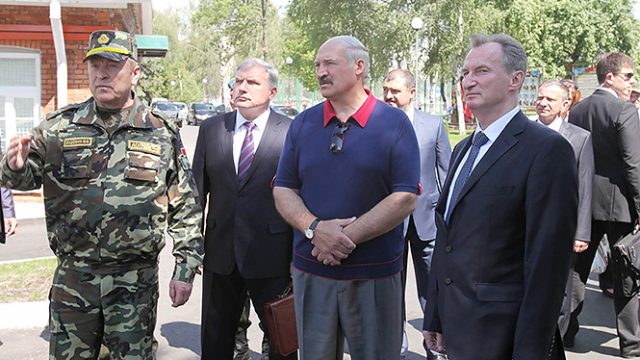 Лукашенко пор армию