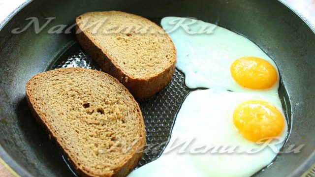 яйца и хлеб