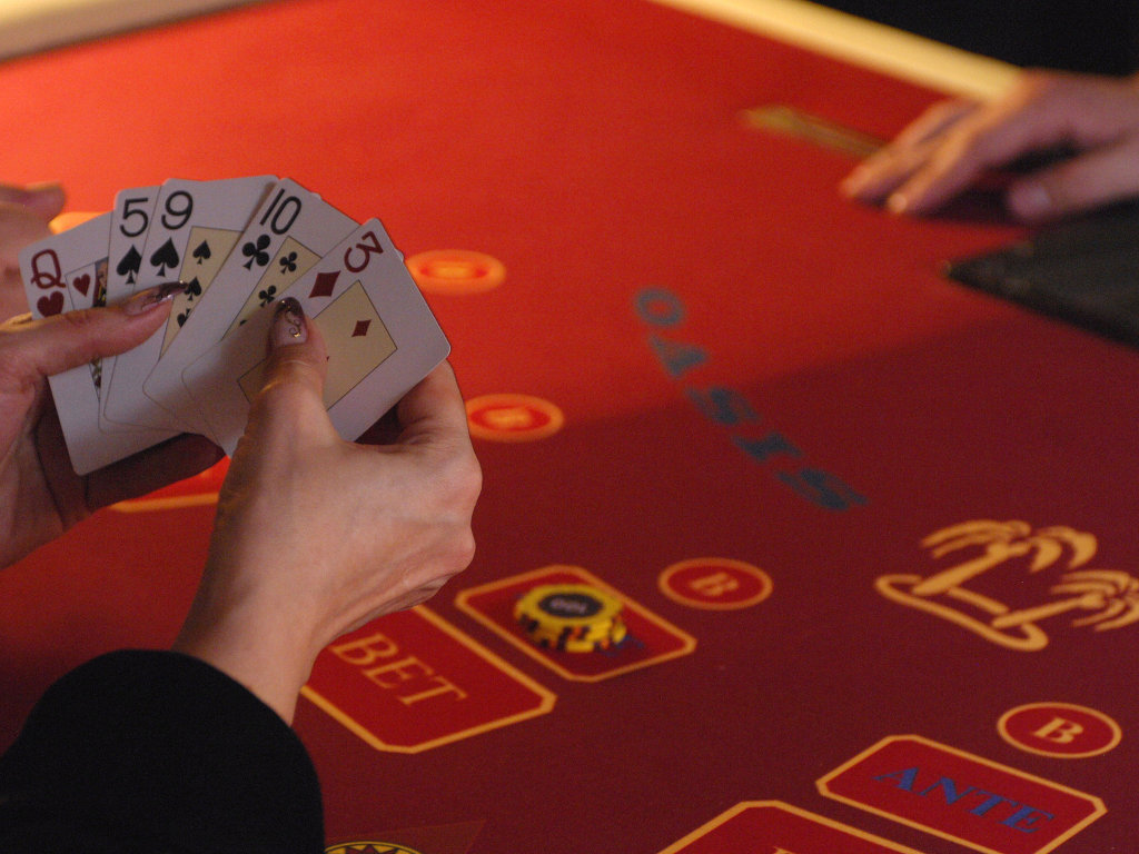 играть в азов сити в автоматы в онлайн казино оракул