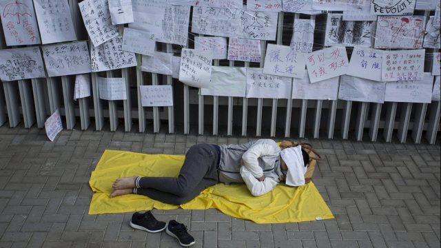 протестующий в Гонконге