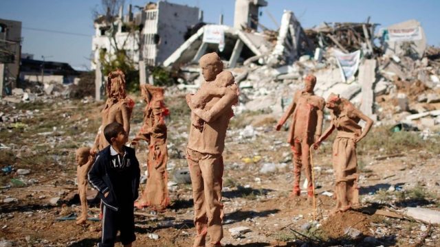 статуи палестинцев