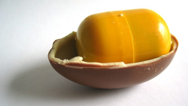 Минчанка хранила наркотики в шоколадном яйце киндер