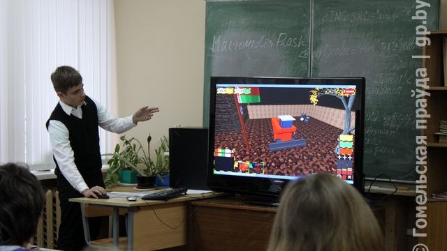 школьник создал компьютерную игру Мир комбайнов