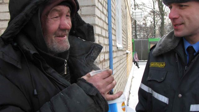 С 1 декабря власти Минска начали кормить бездомных