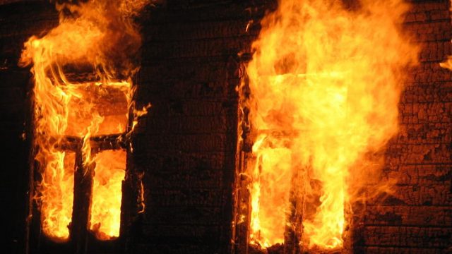 При пожаре в Шкловском районе  погибли 3 человека