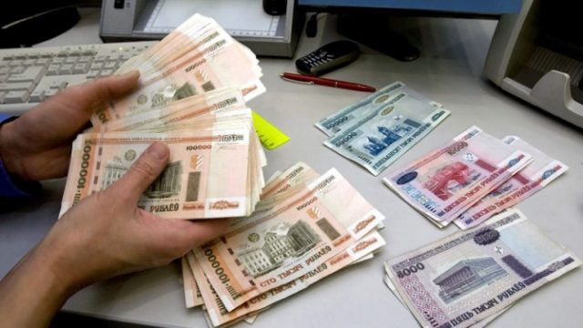 B Беларуси за ноябрь средняя зарплата уменьшилась на 2,9%