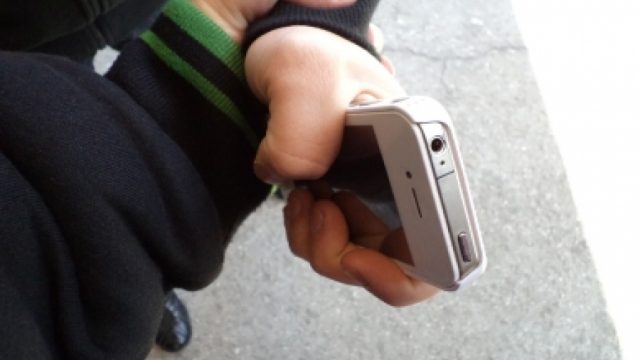телефон в руке