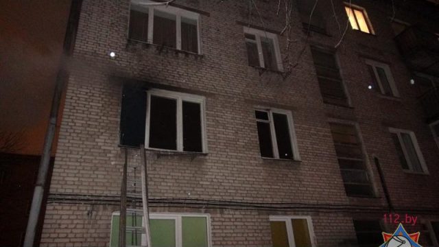 В Минске неизвестный поджег дом: спасатели эвакуировали 8 человек