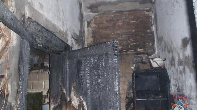 Пожар в Пинске: двоих граждан удалось спасти