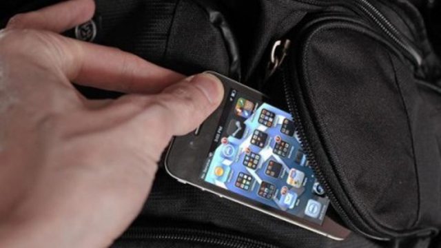 В Борисовском районе гостья украла мобильный телефон у хозяина квартиры