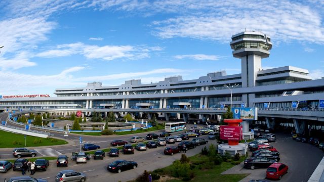 В аэропорту Минск-2 с высоты третьего этажа упал 6-летний ребенок