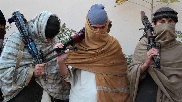 бойцы Талибана ссдаются