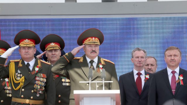 Лукашенко на параде