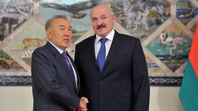 Награждение Назарбаева