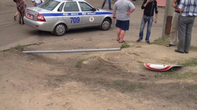 Инструктор на учебном автомобиле совершил ДТП возле МЭО ГАИ на ул.Семашко