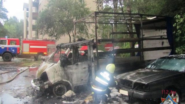 Утром на стоянке в Пышках горели четыре машины