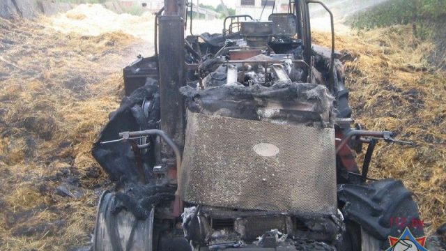 В Лоевском районе горел трактор
