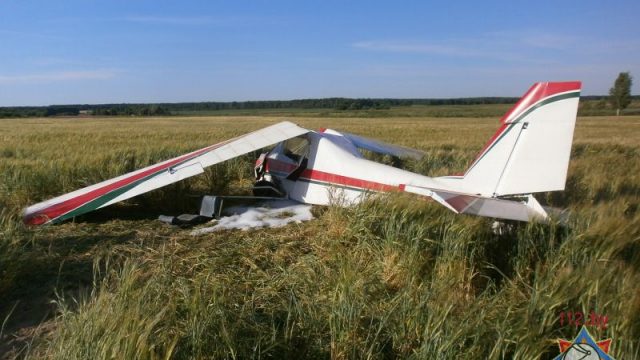 В Круглянском районе упал самолет - пилот получил травмы