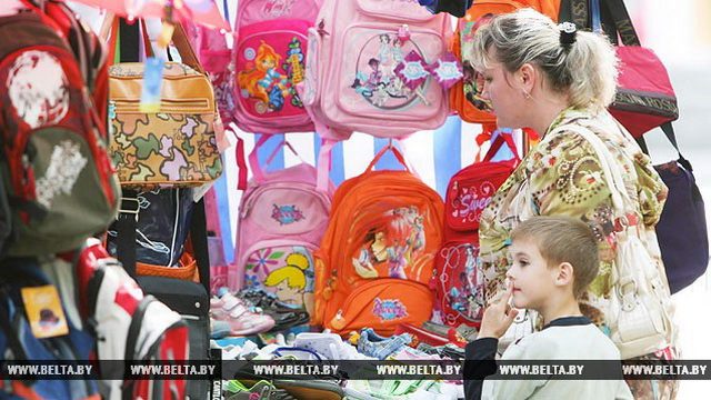 До 1 сентября в Минске пройдёт 120 выставок-продаж товаров для школьников
