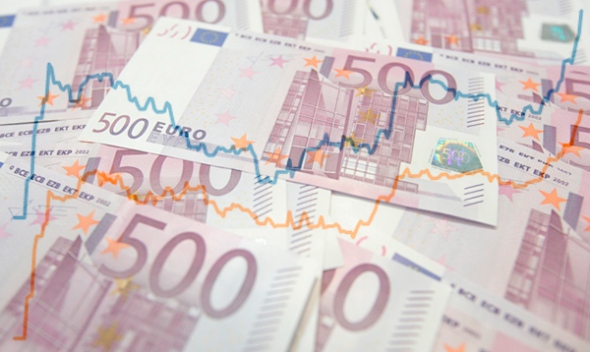 Сегодня евро вырос сразу на 500 рублей, доллар подорожал на 232 рубля