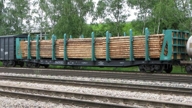 Брестские таможенники изъяли крупную партию контрабандных сигарет из вагона грузового поезда