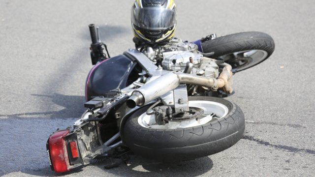 В Минске мотоциклист врезался в выезжающий с парковки автомобиль