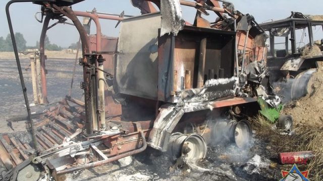В Воложинском районе огонь с горящего трактора едва не перекинулся на деревню