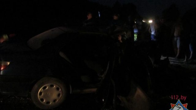В Новогрудском районе заблокированного пассажира автомобиля доставали спасатели