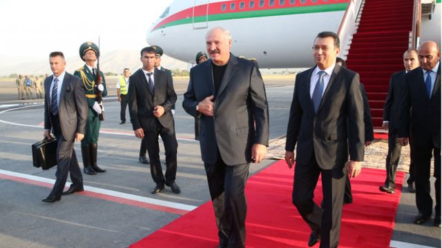 Лукашенко прибыл с рабочим визитом в Таджикистан