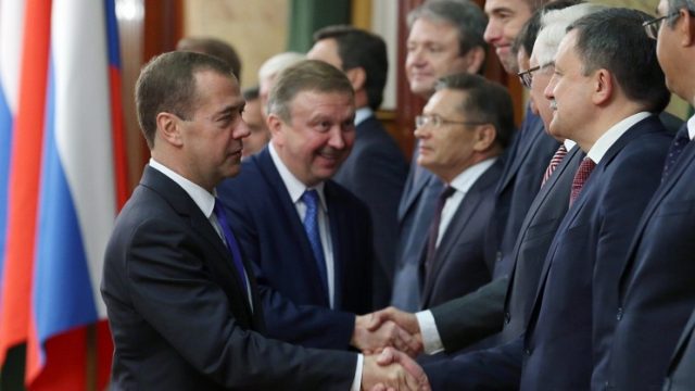 Медведев: России можно поучиться тому, как в Беларуси устроено сельское хозяйство