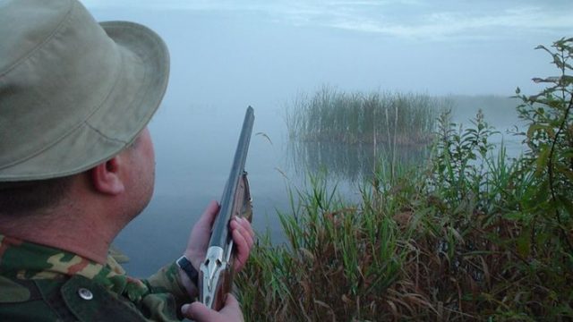 В Гродненском районе охотник вместо утки подстрелил рыбаков