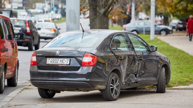 В центре Минска на перекрестке столкнулись три автомобиля