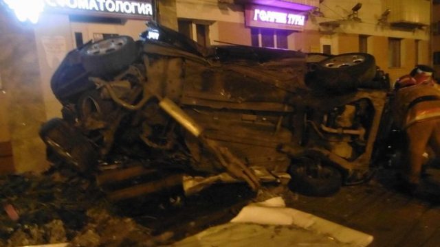 В Витебске автомобиль въехал в стену дома, пострадали 4 человека