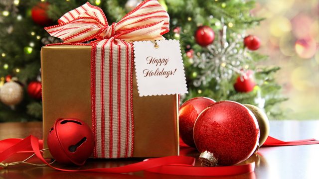 Купить оригинальные новогодние подарки для детей можно на сайте dakar.by
