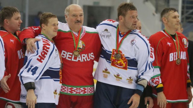 Лукашенко на льду 