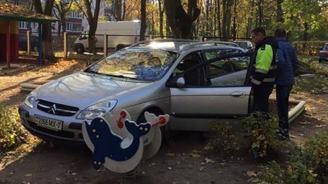 В Минске нетрезвый шофёр въехал на территорию детского сада