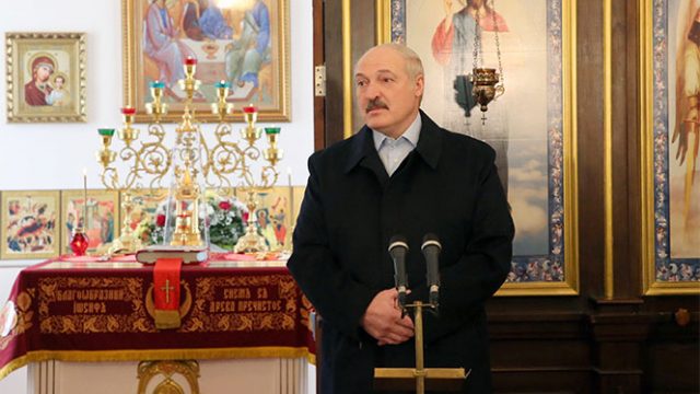 Лукашенко в церкви