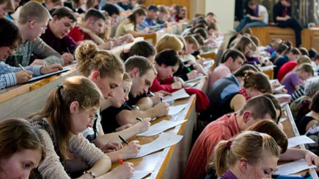 Треть студентов Беларуссии обучаются на юристов либо экономистов‍