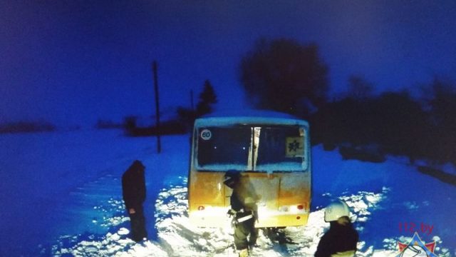 Автобус в снегу 