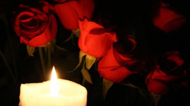 розы и свеча