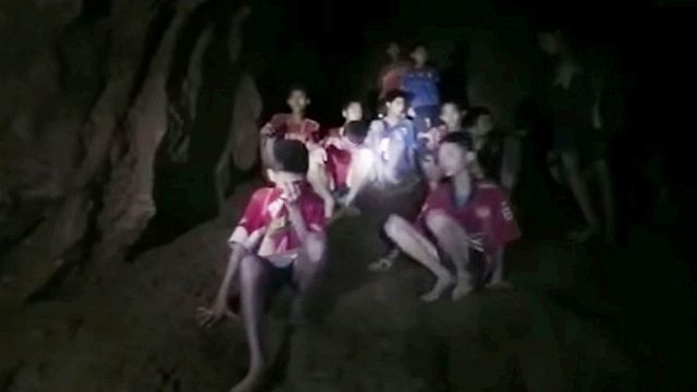дети застряли в пещере