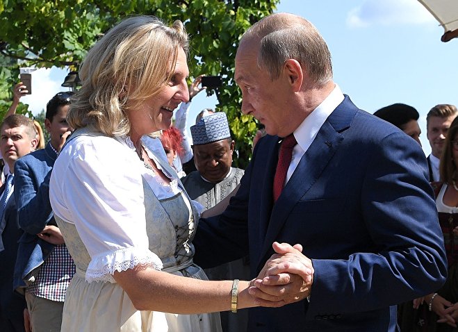 Путин на свадьбе