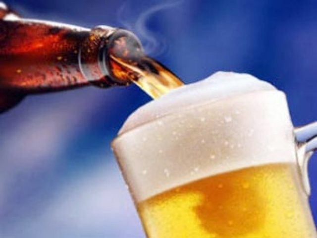В Гродно мужчина из-за жажды напал на девушку с пивом