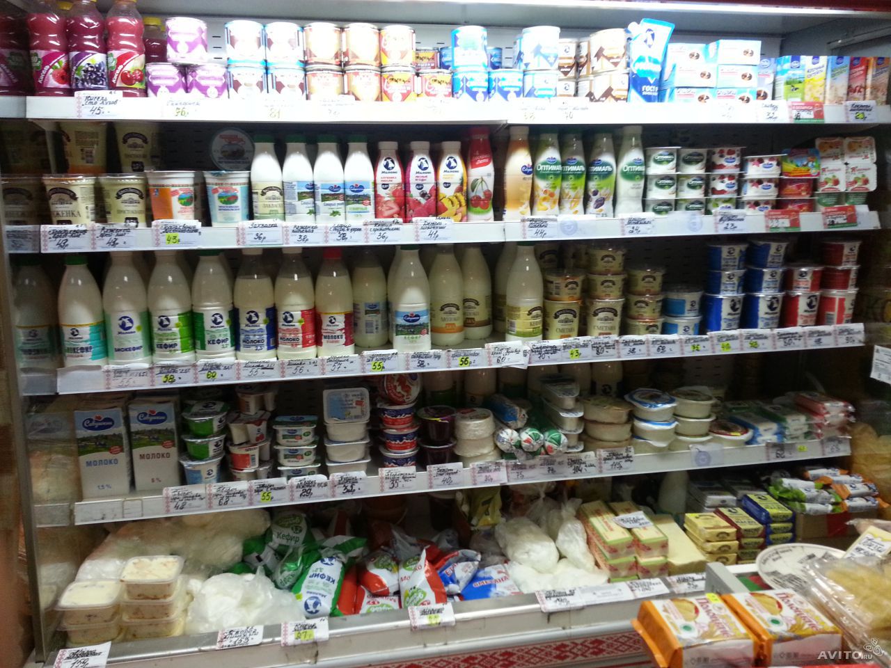 Товары из беларуси в россию. Белорусские промышленные товары. Белорусские молочные продукты. Витрина молочной продукции. Молочный отдел Белорусские продукты витрина.