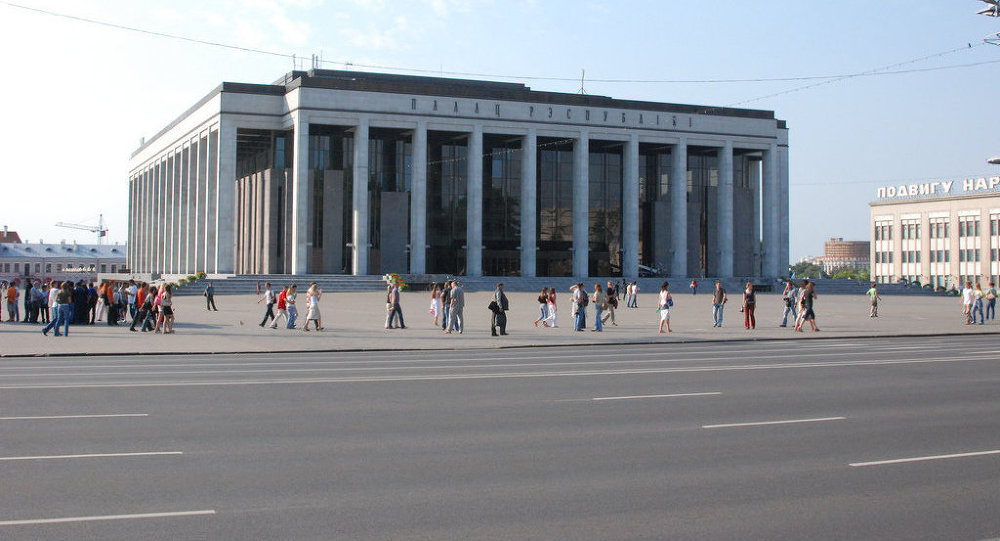 Октябрьская площадь в минске фото