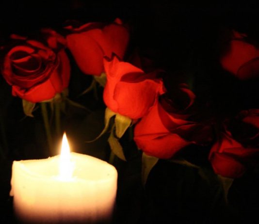 розы и свеча
