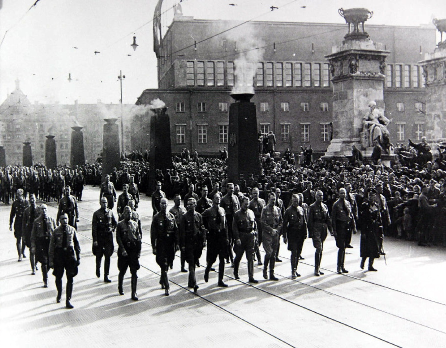 Пивной путч. Пивной путч в Мюнхене 1923. Адольф Гитлер пивной путч. Гитлер 1923. Гитлер в Мюнхене.