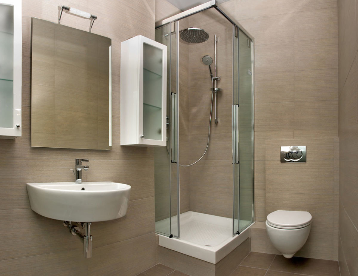 Дизайн ванной комнаты с душевой кабиной и туалетом и стиральной машиной в частном доме
